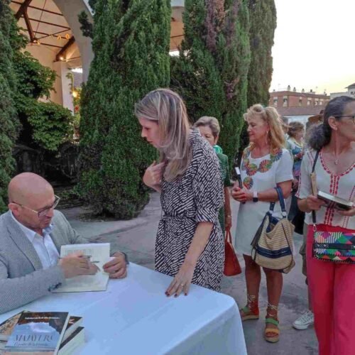 Federico Cabello de Alba Hernández desvela su primera novela tras cuatro décadas de servicio policial