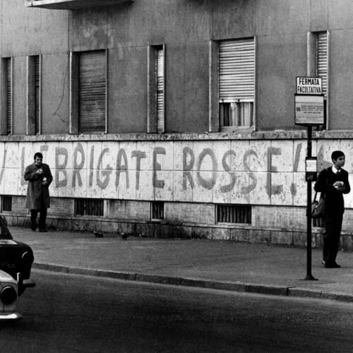 El fenómeno editorial italiano que revive con humor las sombras del terrorismo de los años de plomo