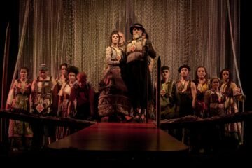 Las críticas de teatro de la semana: un ‘lope’ que incomoda pero no conmueve y un gustazo absoluto de comedia romántica