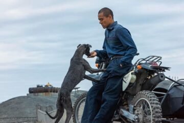 ‘Black Dog’: perros callejeros en una fascinante y vaciada China poscomunista