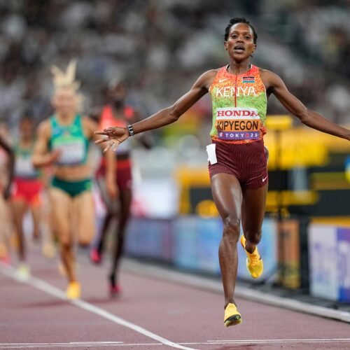 Fayth Kipyegon iguala a El Guerrouj con su cuarto título mundial de 1.500 y Marta Pérez acaba novena