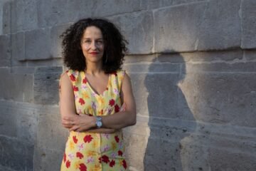 María San Miguel, actriz y dramaturga: “No entiendo cómo una democracia puede sostenerse con muertos bajo su tierra”