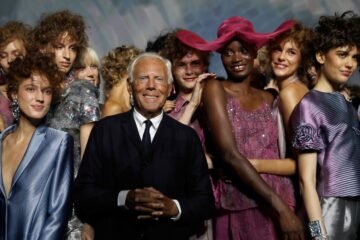 De la invención de las alfombras rojas a las modelos sonrientes: todas las revoluciones que Armani inició en la moda