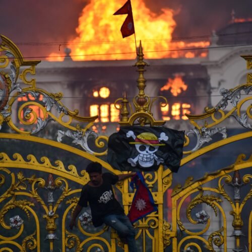 La bandera del manga ‘One Piece’ ondea para reivindicar la libertad también en el mundo real