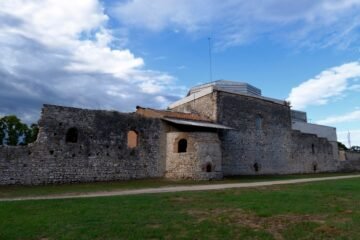 El comandante Asterius y sus soldados se acercan al conjunto arqueológico romano de Centcelles