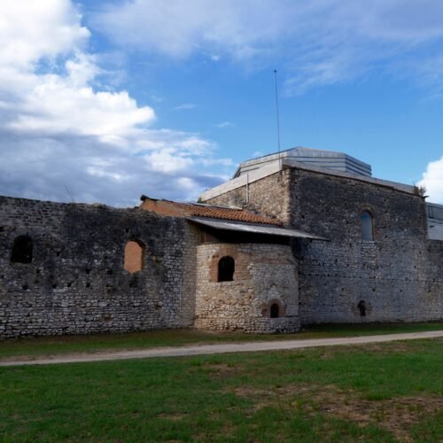 El comandante Asterius y sus soldados se acercan al conjunto arqueológico romano de Centcelles