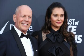 Emma Heming, esposa de Bruce Willis, responde a las críticas por mudar al actor a otra casa separado de su familia: “Es más fácil así”