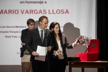 La pluma de Hemingway y el hipopótamo dorado: el legado de Vargas Llosa para rebajar la tensión entre el Cervantes y la RAE