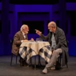 ‘Esencia’: Juan Echanove destripa la conspiranoia