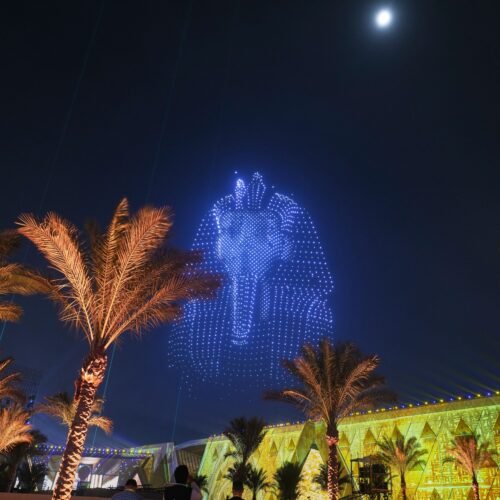 Drones, música y desfiles de figurantes para celebrar la inauguración del Gran Museo de Egipto
