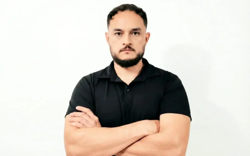 Saúl Córdova Encinas revela el lado oculto de la industria en su debut literario