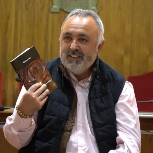 Héctor Aún presenta Tigre, el reloj despertador: una aventura juvenil que despierta emociones y solidaridad