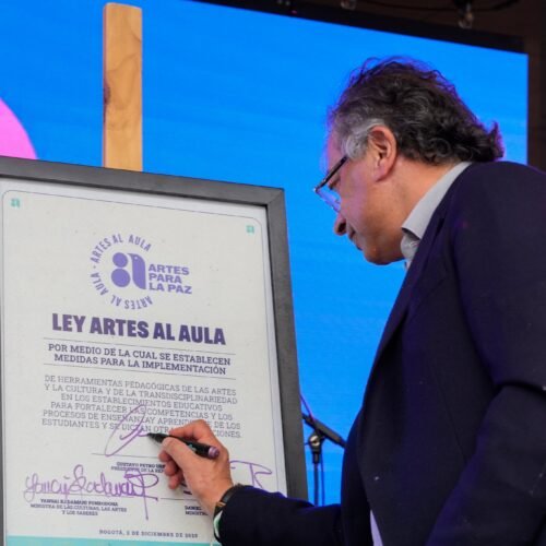 De Arauca a Tumaco, los educadores aplauden la ley que convierte el arte en asignatura obligatoria en los colegios públicos