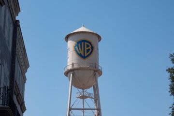 Se vende estudio centenario: Warner Bros pone Hollywood patas arriba