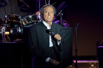 Julio Iglesias reclama a la Fiscalía de la Audiencia Nacional la denuncia de las trabajadoras y considera «insólito» no disponer de una copia
