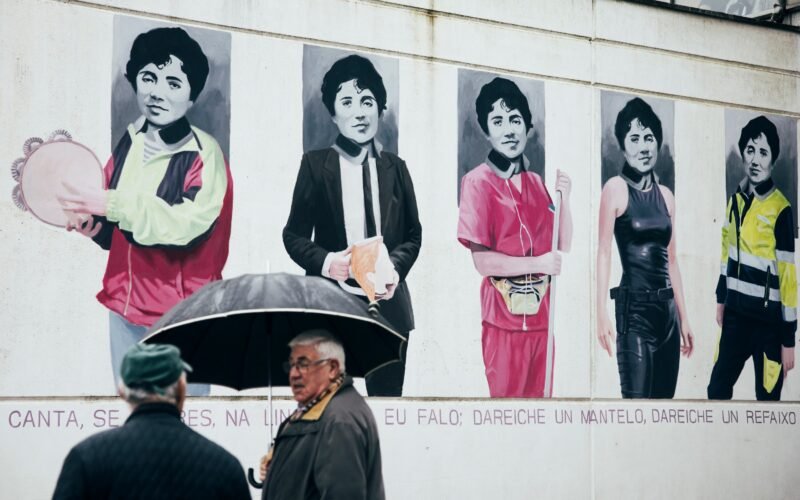 Todas las rosalías (de Castro): el gran icono gallego que anunció Ceregumil y ahora es superheroína