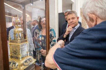 El arte del damasquinado vuelve a las aulas de Toledo: “Si no hay relevo, en pocos años se extinguirá”