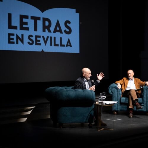 Pérez-Reverte anuncia que el polémico foro suspendido sobre la Guerra Civil en Sevilla se celebrará del 5 al 9 octubre e invitará a Pablo Iglesias