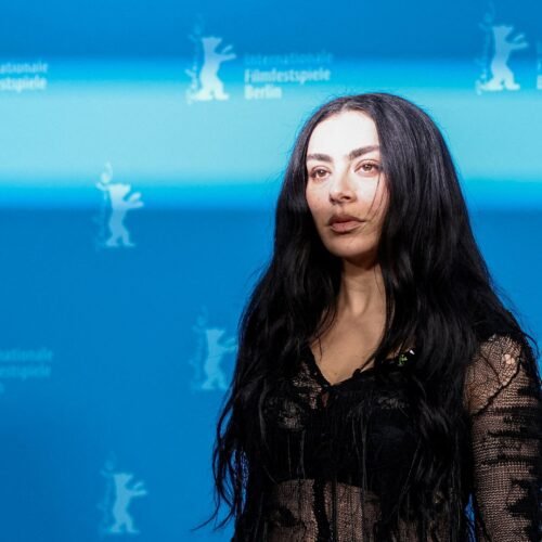Charli XCX revoluciona la Berlinale: “Siento que estoy empezando en el cine”