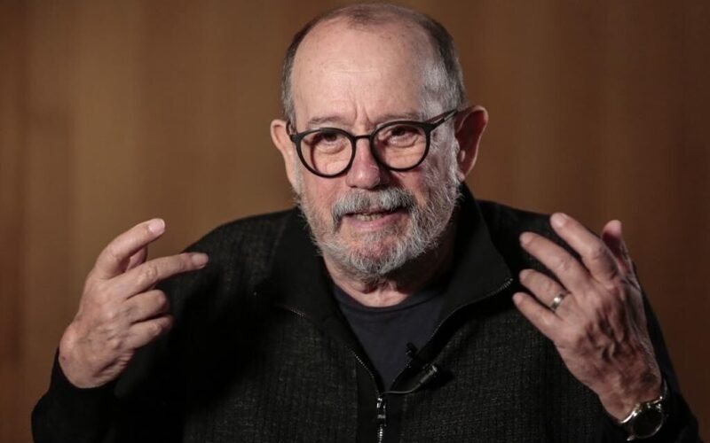 El cantautor Silvio Rodríguez, dispuesto a coger su fusil AKM si EEUU agrede a Cuba