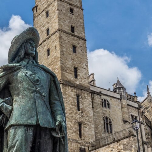 ¿Está D’Artagnan bajo una iglesia de Maastricht? El ADN determinará si un esqueleto hallado en el templo es el del famoso mosquetero
