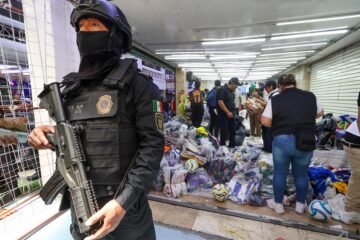Un cateo en Tepito sacude al comercio informal de mercancía del Mundial