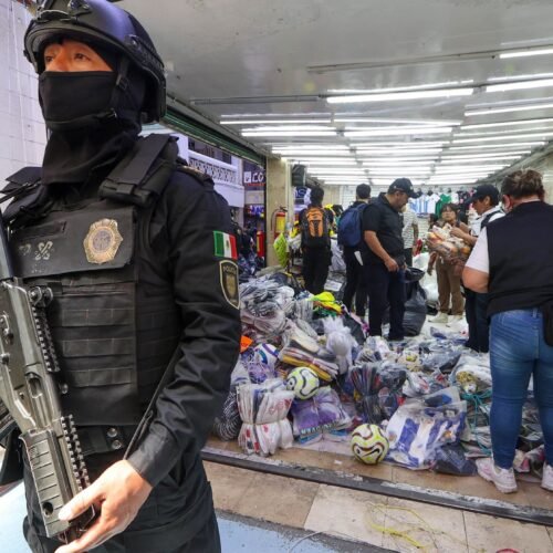 Un cateo en Tepito sacude al comercio informal de mercancía del Mundial