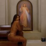 El Obispado exige retirar un vídeo de la rapera Tokischa desnuda en una basílica de San Sebastián y Abogados Cristianos la denuncia por profanación