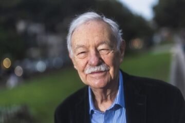 Eduardo Mendoza: «Cada uno nace con una tara genética y la de España es la corrupción. ¿Quién va a leer mi libro si cuando pones las noticias te encuentras con lo más absurdo y lo más divertido?»