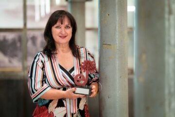 Emma Lira gana el premio Edhasa de novela histórica con una recreación del esplendor de Medina Azahara y el ascenso de Almanzor