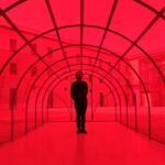 “En los Híper Asia disfruto al descubrir objetos que de tan vistos ya no los vemos”: así es la exposición que homenajea los bazares chinos