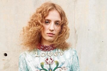 Petra Collins, la fotógrafa que inspiró la estética de ‘Euphoria’ y ha retratado las nuevas eras de Rosalía y Olivia Rodrigo