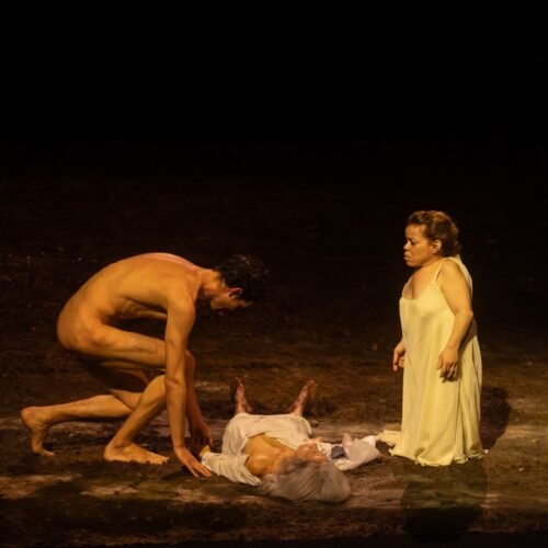 Mario Banushi, del anonimato a estrella del teatro europeo en solo cuatro años