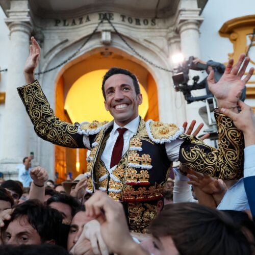 David de Miranda, torerísimo, por la Puerta del Príncipe