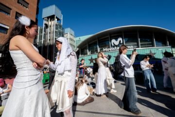 Iconografía cristiana, hábito y moda