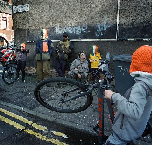 Kneecap, los raperos indomables y provocadores de Belfast: «Somos el enemigo número uno del Gobierno británico y está bien. Ellos también son el nuestro»