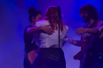 Leire Martínez rompe a llorar en un concierto tras la vuelta de Amaia Montero con La Oreja de Van Gogh: «Es duro decir adiós»