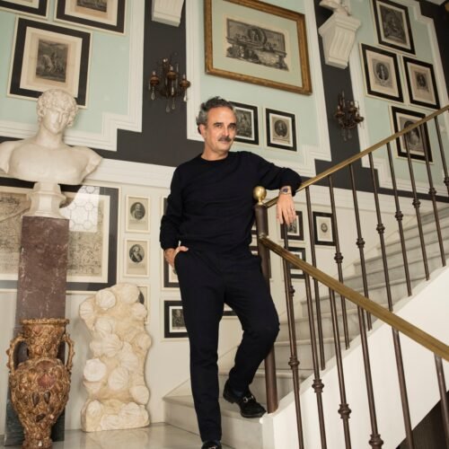 “Son piezas raras que no salen frecuentemente a la venta”: Lorenzo Castillo subasta el contenido de su casona asturiana