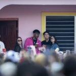 Lamine Yamal, Marc Giró y varios jugadores del Barça visitan la casita de Bad Bunny en el primer concierto en Barcelona