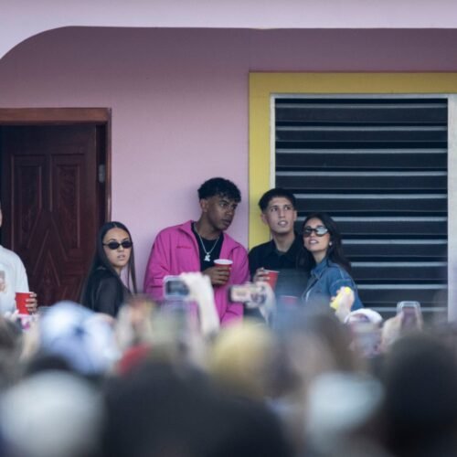 Lamine Yamal, Marc Giró y varios jugadores del Barça visitan la casita de Bad Bunny en el primer concierto en Barcelona