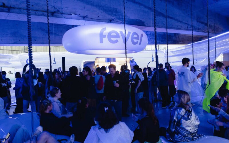 El oasis inflable de la ‘Fever House’: arte, alta cocina y el refugio vanguardista del Primavera Sound