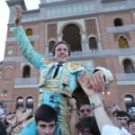 Román, vibrante Puerta Grande con un victorino de bandera