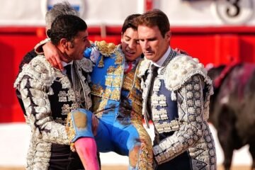 Cornada profunda de pronóstico reservado al salmantino Marco Pérez en  Santander