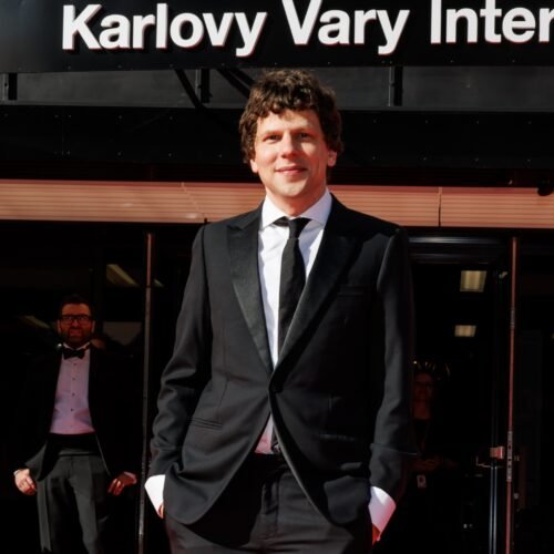 Jesse Eisenberg recibirá la ciudadanía polaca: “Deseo dedicar más tiempo de mi vida y mi carrera a trabajar en Europa”