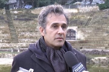 La increíble historia del hombre que construyó un falso teatro romano en Italia y vendió entradas por visitarlo