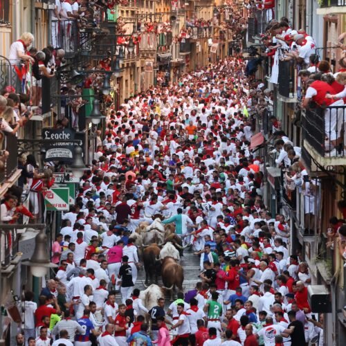 San Fermín, pasión por el toro: encierros, festejos taurinos y un hervidero de visitantes internacionales