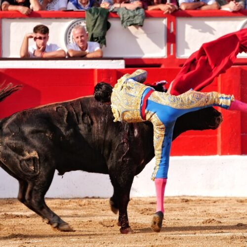 Marco Pérez sufre una herida en el muslo derecho con dos trayectorias en la última corrida de la Feria Santander