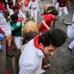 Un herido por cornada y ocho por contusiones en un rápido sexto encierro de la Palmosilla en San Fermín
