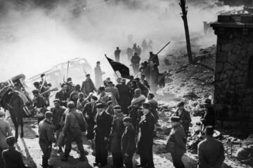 Las tripas de un libro olvidado del fascismo español y cómo artistas gráficos de primer nivel colaboraron en su producción