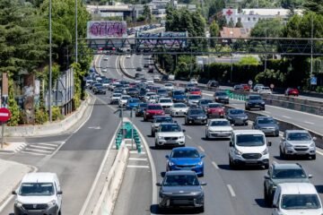 Aviso a los humanos de alta gama: por mucho que me den las largas este verano no me voy a apartar